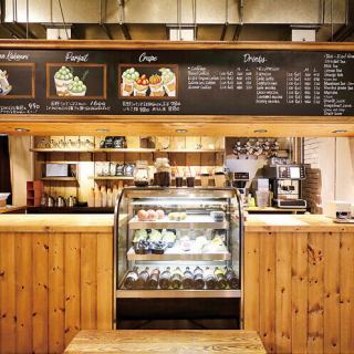 店内入口すぐの、こちらのカウンターにてご注文下さい♪