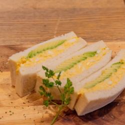 アボカドとたまごのサンド