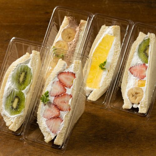 果物たっぷり♪フルーツサンドも豊富に揃えています♪