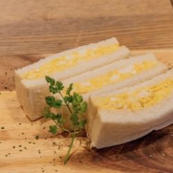 たまごサラダサンド