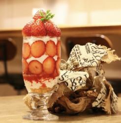 本日のいちごパフェ（冬季・春季限定）