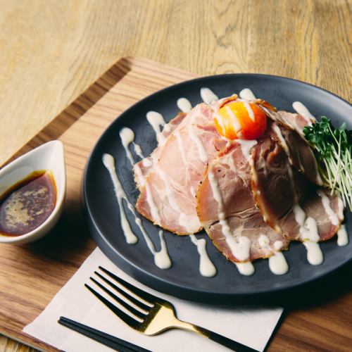 &CAFEのローストポークごはん～新鮮生卵と自家製おろしソース添え～