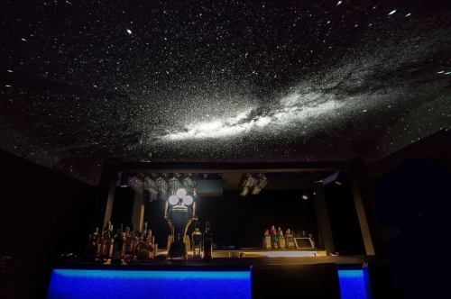 生まれた日の星を上映