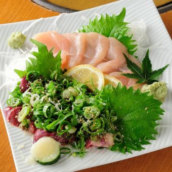 鳥刺し三種盛り合わせ