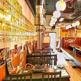 テーブル席にもございます。デート、仕事帰りの飲み会、ご家族連れにどうぞ★4名様用のテーブルです。【石垣島　焼肉　　掘りごたつ　宴会　女子会　デート　焼酎】
