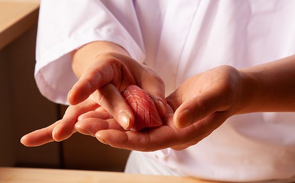 【NEW OPEN】赤坂の職人による上質な鮨を破格で食べられる鮨屋。完全個室も完備。