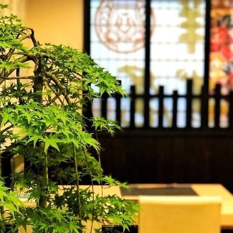 [Recommended for a quick drink after work] A clean interior.The chairs and tables are modern in design.It is a seat that can be used for drinks with friends after work, dates, etc.