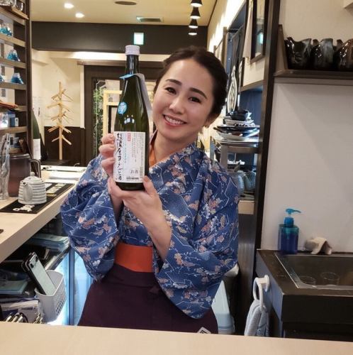 A beautiful proprietress welcomes you♪