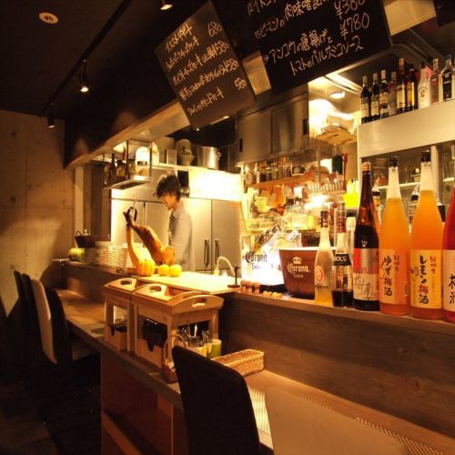 Counter seat of open kitchen ♪ "Garage Kitchen Asobi Nishifunabashi store"