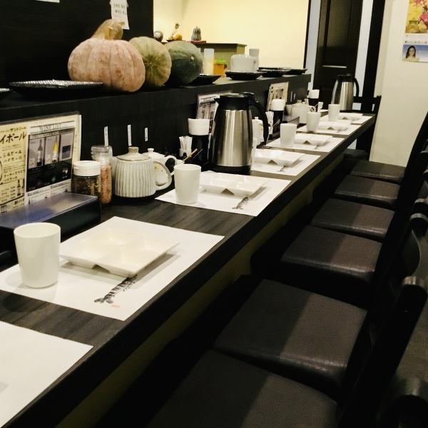 [Elegantly even for one person] A simple and calm shop centered around an elegant counter.The counter seats with goods can be relaxed even by one person ♪ Shop owner's recommendation · Please enjoy the proud skewers deeply.Online reservations are also accepted.