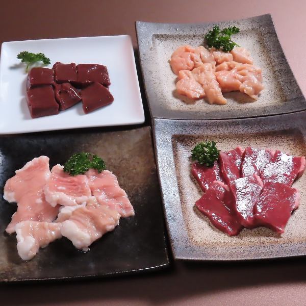 Very fresh offal♪ The photo shows top-grade liver, top-grade tripe, top-grade striped belly, and top-grade heart.