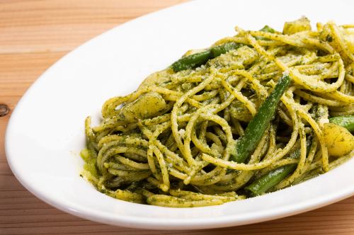 スパゲッティ　じゃが芋とインゲンのジェノベーゼソース