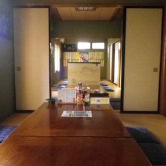 Let's enjoy the relaxing time in calm room with Japanese atmosphere.There is also a partition so you can eat without worrying about the surroundings.