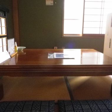 The comfortable and relaxing Japanese-style seat is perfect for banquets with family.Illumination that gives off a gentle light finesse produces coziness.You can relax your mind and body, extend your feathers and enjoy dining and drinking.We are waiting for your visit tonight as well.