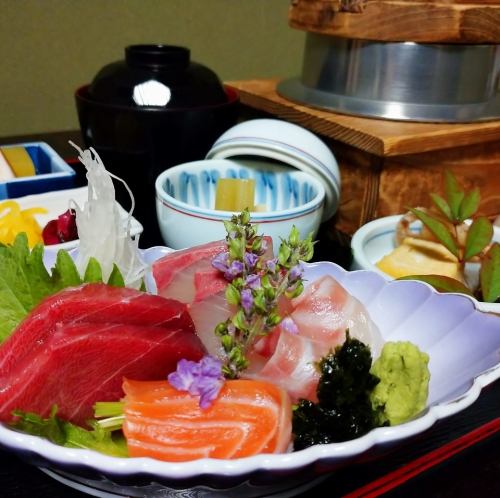 Sashimi set (4 or more pieces of sashimi)