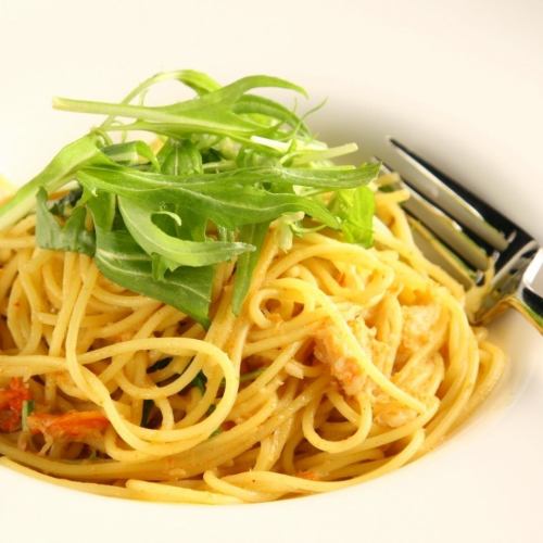 Spaghetti with snow crab and mizuna crab miso flavor