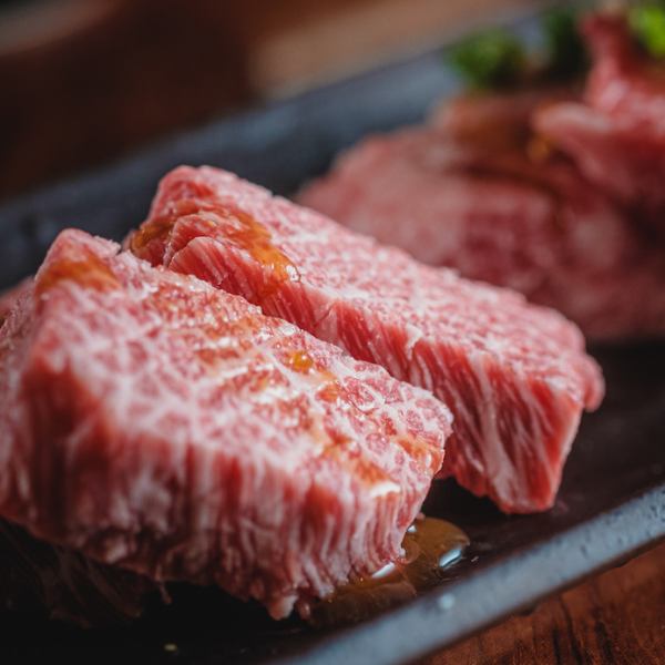 一頭買い黒毛和牛焼肉専門店！お肉のお持ち帰り承ります！ご注文の際はお電話にてお問い合わせください！