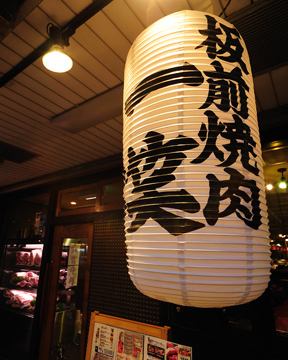 4名様掛けのテーブル席や、のんびりくつろぎの掘りごたつ有