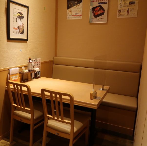 日本情緒溢れる和の佇まい。カウンターや広々席で寿司の味わいを感じるも良し、会社の同僚と飲むも良しです。