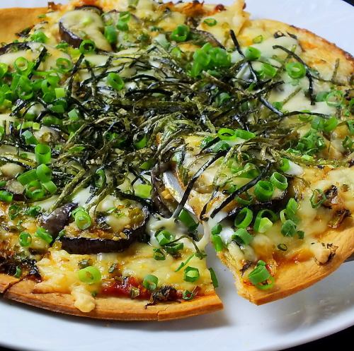 Japanese-style pizza with chirimenjake and eggplant