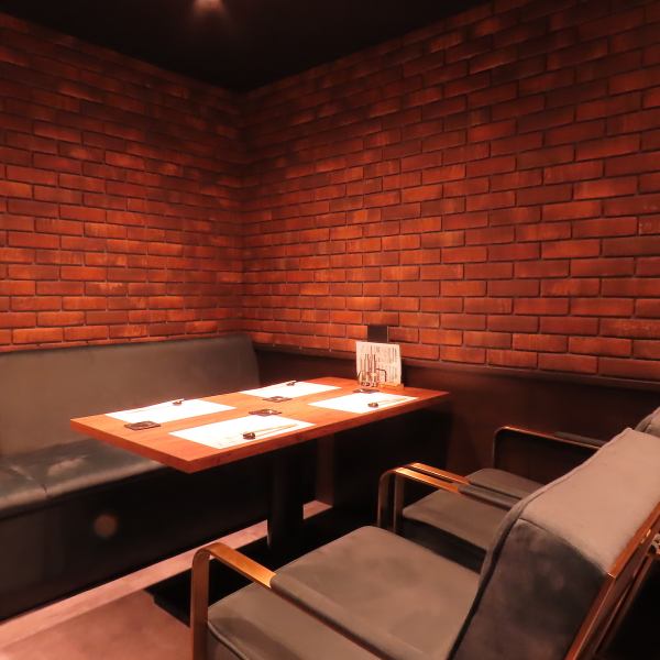 当店のこだわりぬいた店内雰囲気と、料理で贅沢なひと時をお過ごしいただけます。少人数の貸切も承っておりますので、お気軽にご連絡頂けましたら幸いです。
