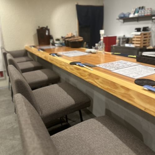 There are counter seats available.