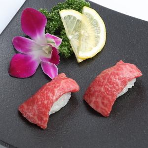 Rare steak nigiri (2 pieces)