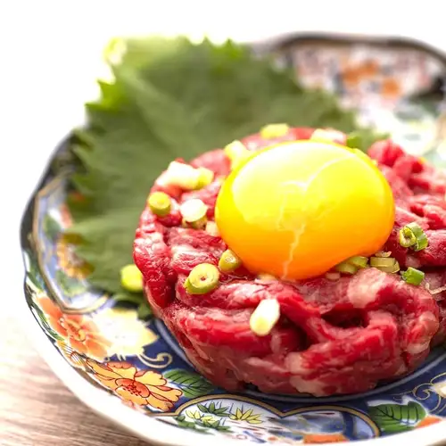 びりちゃん名物！全コースで食べられる和牛ユッケ！