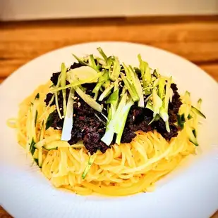 Jajangmyeon [Authentic, not spicy] Safe for kids! A generous amount of special sweet and spicy meat sauce packed with savory flavor.