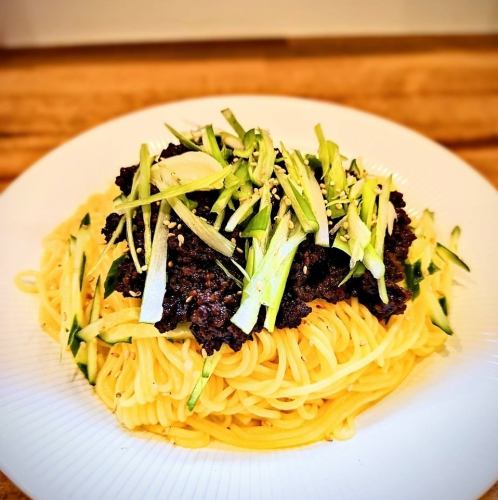 ジャージャー麺