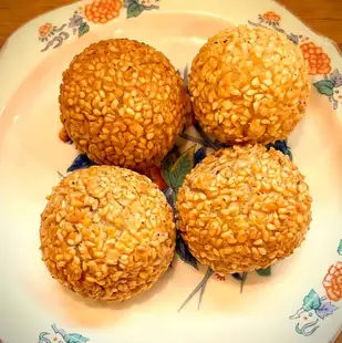 Sesame dumplings