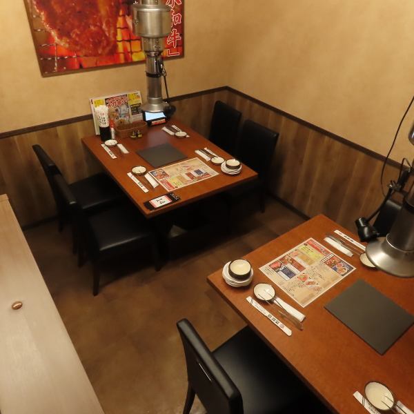 我们还设有独立于主厅的私人餐桌！最多可容纳8人！欢迎您在各种场合使用。