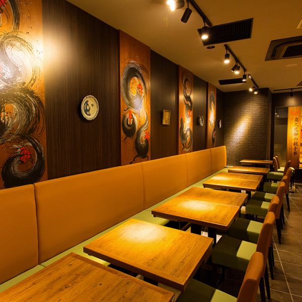 [OK for up to 60 people] A calm interior with a "Japanese" taste.We have comfortable seats for you to relax.We can accommodate various occasions such as class reunions and company banquets.Please spend a relaxing time eating, drinking and talking in the calm store.You can also reserve the floor, so please feel free to contact us♪