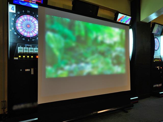 90 inch large screen & projector, equipped with microphone! As football's representative warfare etc are also broadcasted on this screen, the interior of the shop is always great ♪