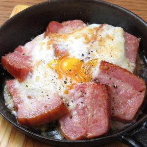 Thick-sliced bacon and kiln-baked egg