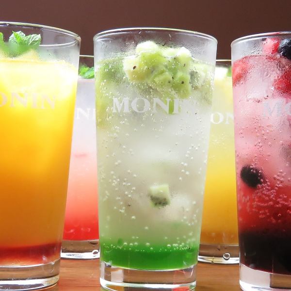 [Cheers at banquets and girls-only gatherings ♪] Very popular with girls! There are plenty of non-alcoholic cocktails that look great ★
