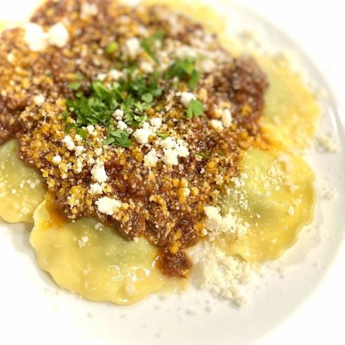 Ravioli bolognese sauce with ricotta cheese and spinach
