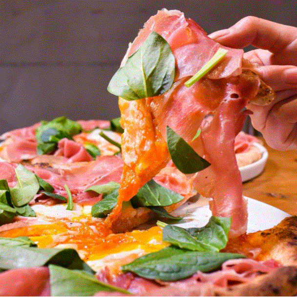 Authentic kiln-baked Neapolitan pizza ● Prosciutto ham Bismarck ●