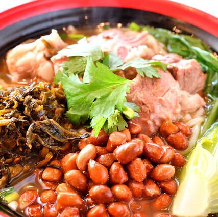 唐辛子の漬物と鶏モツぶっかけビーフン