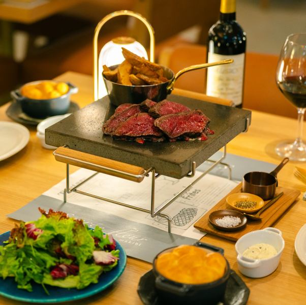 タルタルからデザートまで、本店と同じレシピを使用。
