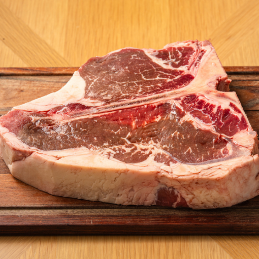 【T骨牛排 x 經典套餐】享用包含西冷和里肌肉的美味T骨牛排。