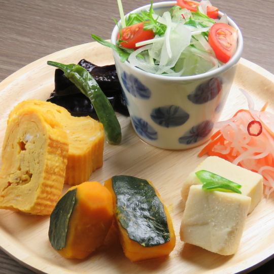 Great value daily obanzai 3-item and 2-drink set♪ 2200 yen!