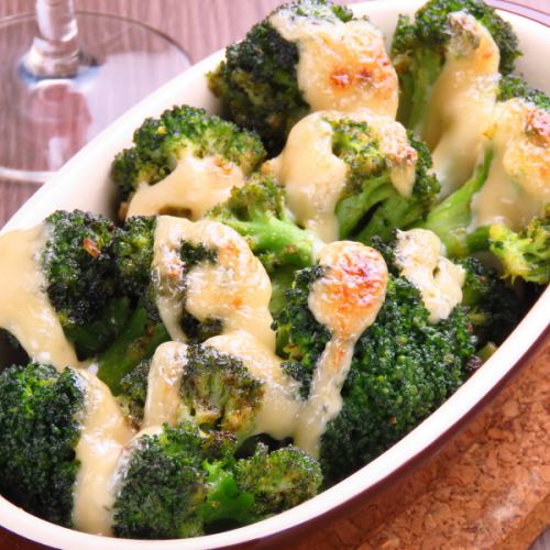 Broccoli baked in the oven