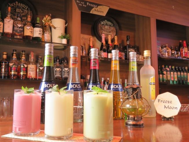 翌5時まで営業中!クーポンでカラオケ付き飲み放題2,500円から!