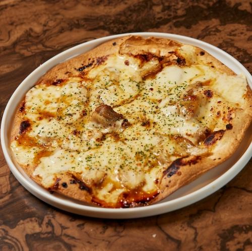 釜で焼き上げたピザ