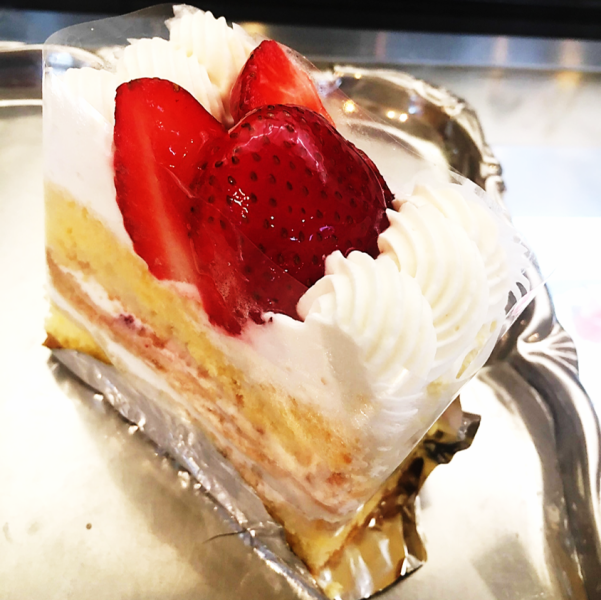 [Napoleon] Mille-feuille with two types of cream♪ 530 yen (tax included)
