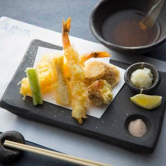 鰻の押し寿司と天婦羅と十割蕎麦