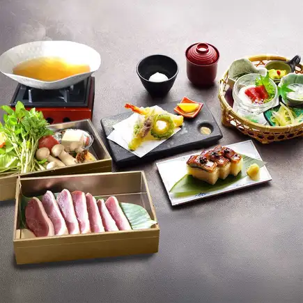 京鴨鍋と本まぐろ入り前菜と天婦羅、鰻の押し寿司御膳
