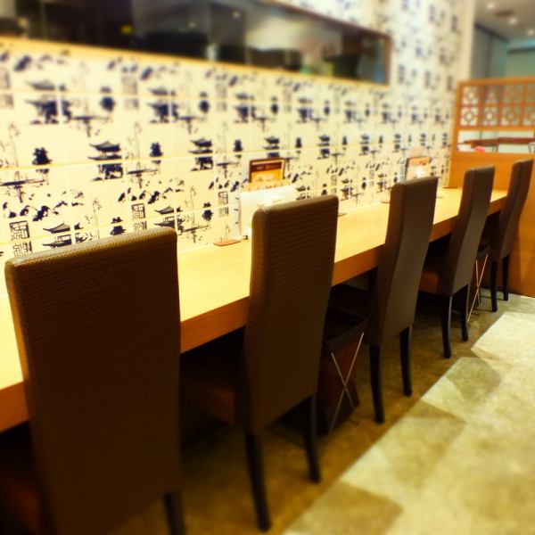 [The counter seat is complete!] Even one person for lunch can come to the store without hesitation ♪ The kitchen seen from the counter seat is a masterpiece! There are many who wish to have a counter seat even when coming to a couple!