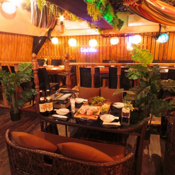 [Rain weather OK/5 minutes walk from Shin-Okubo] A stylish indoor beer garden!! We offer a completely private space that can be reserved for groups of 20 or more! You can enjoy a private beer garden at our restaurant♪ You can enjoy the indoor beer garden where you can feel the mystery and nature of the interior decoration◎ Perfect for weekday entertainment and corporate banquets◎